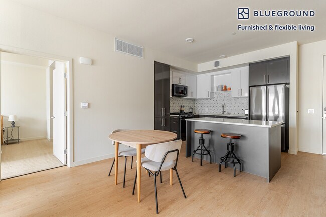 Foto del edificio - 240 W MacArthur Blvd