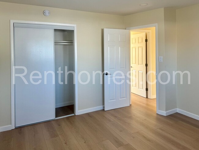 Building Photo - Clairemont, Mount Ainsworth - Complete hom...