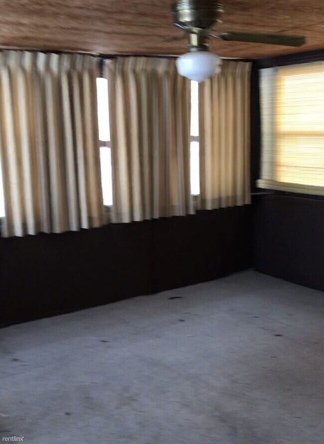 Building Photo - Studio, 1 bath Duplex - 516 3rd St NE