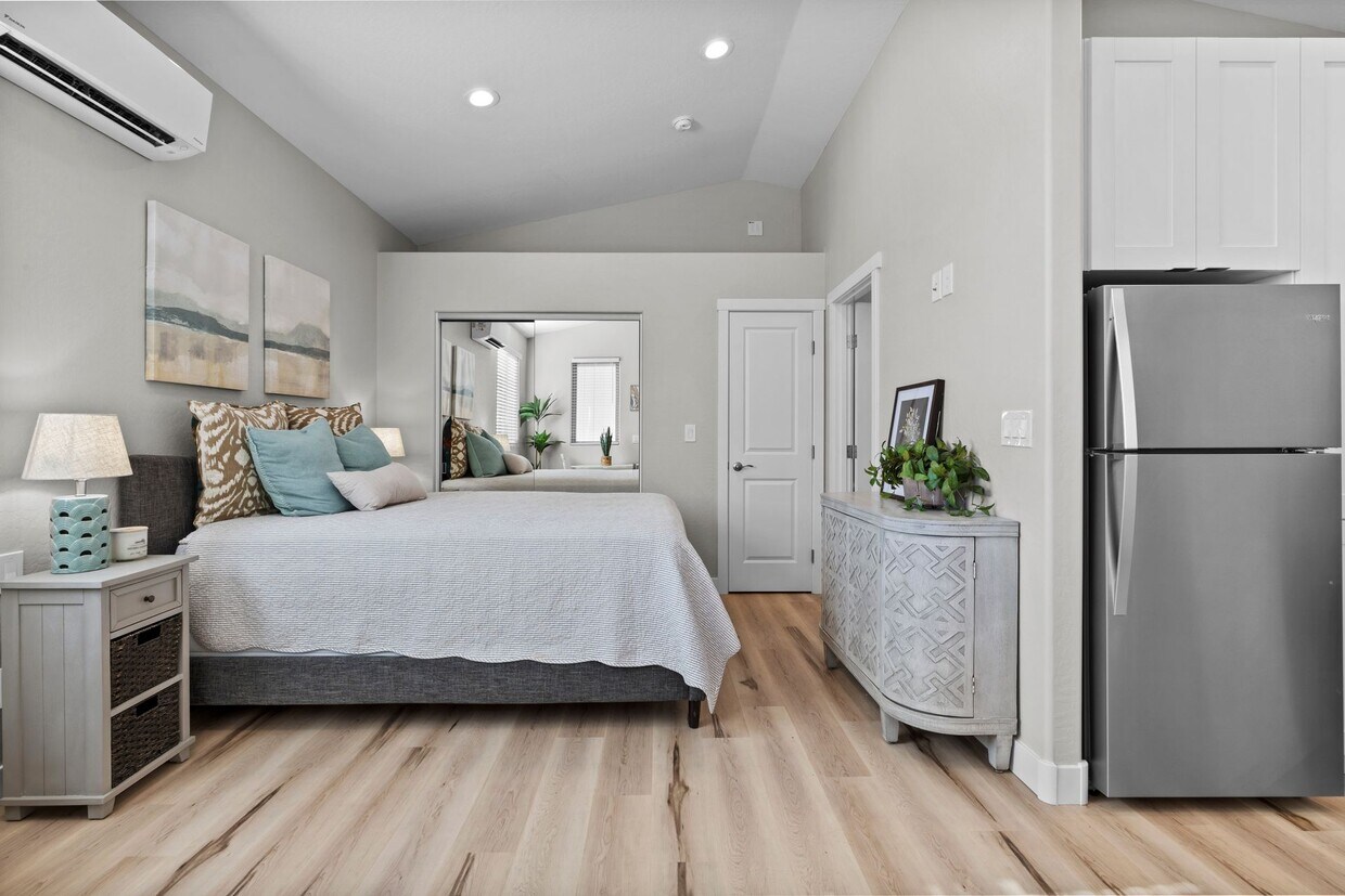 Primary Photo - Bungalow for Rent