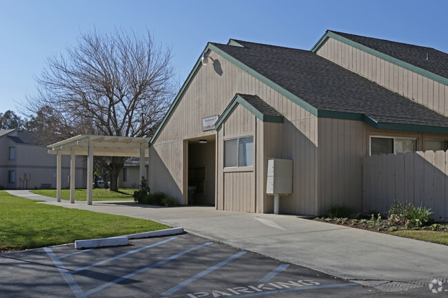 Foto del edificio - Coalinga Crossing Apartments