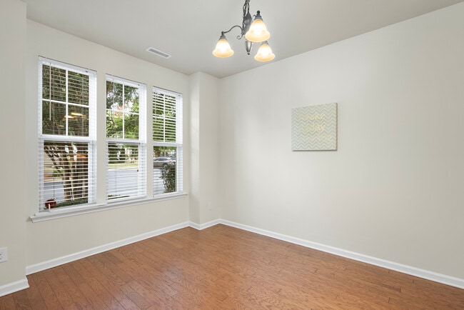 Building Photo - 3002 Berkeley Springs Pl