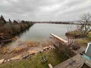 Building Photo - 18 Beach St