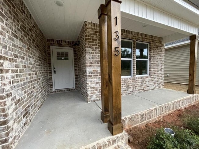 Building Photo - 135 Sky Dr