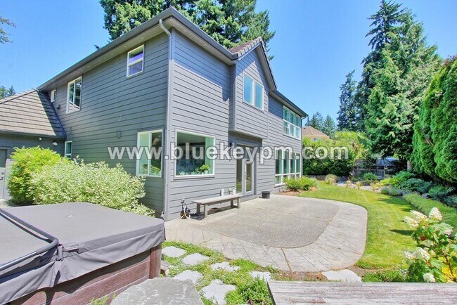 Building Photo - 3 Bed, 2.5 Baths Luxury Home Located Near ...