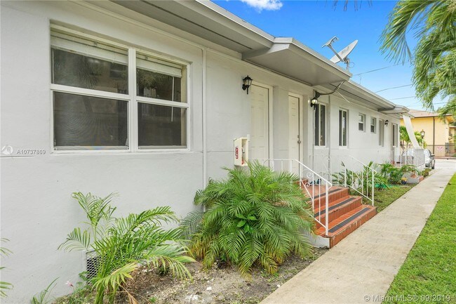 Building Photo - 660 SW 10th St