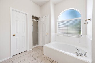 Building Photo - 7902 Feather Springs Dr