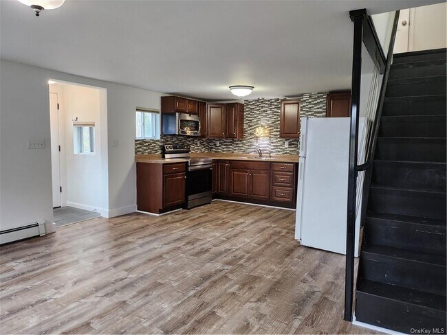 Building Photo - 1614 NY-9G