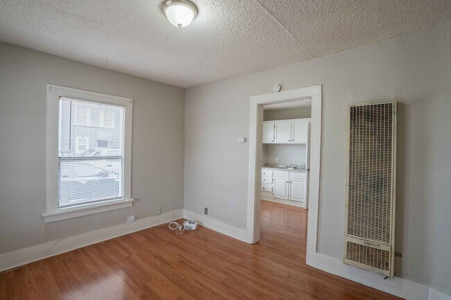 Foto del edificio - E 7th St Duplex