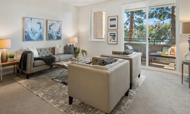 Building Photo - Built in 2002 with washer/dryer in the hom...