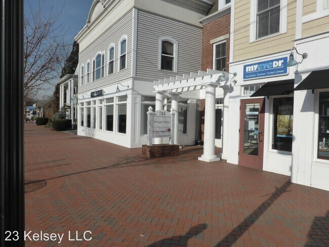 Building Photo - 737-749 Boston Post Rd