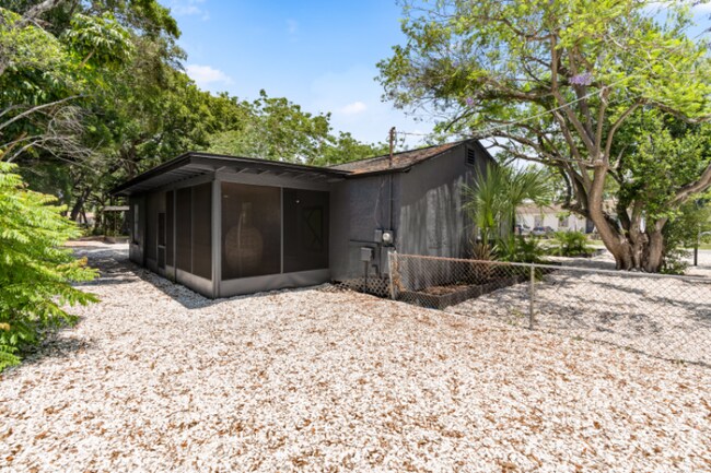 Foto del edificio - 4102 N Hubert Ave