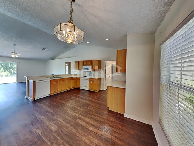 Building Photo - 1037 Sandhill St