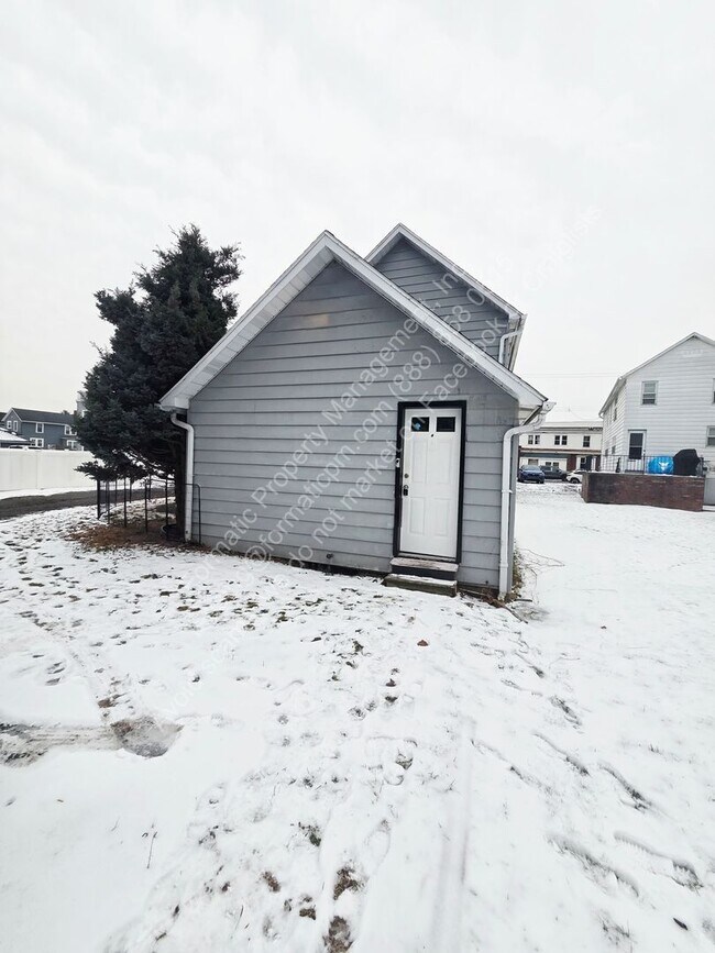 Foto del edificio - 323 Hughes St