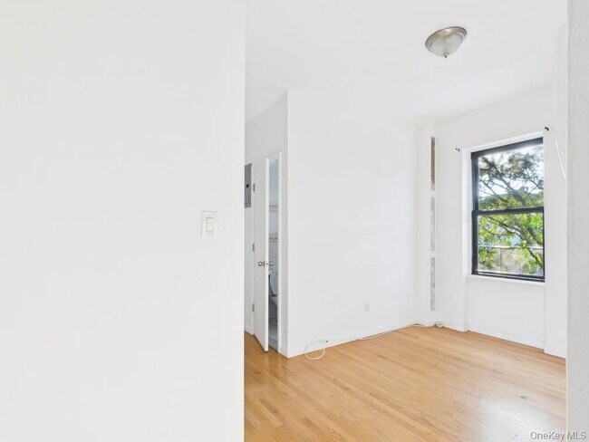 Foto del edificio - 21-37-37 33rd St