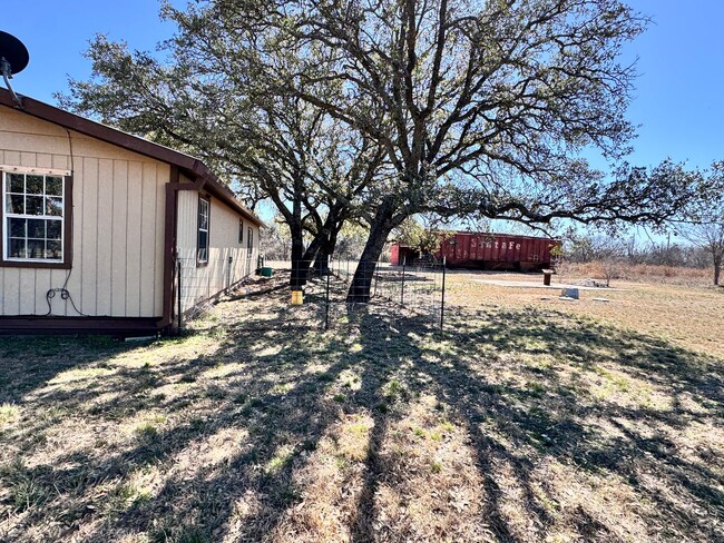 Building Photo - 3/2 on 10 Acres in Bangs