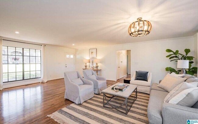 Foto del edificio - 1417 Shades Crest Rd