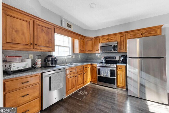 Building Photo - 284 Oak Ridge