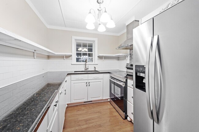 Foto del edificio - 9485 Waterman Dr