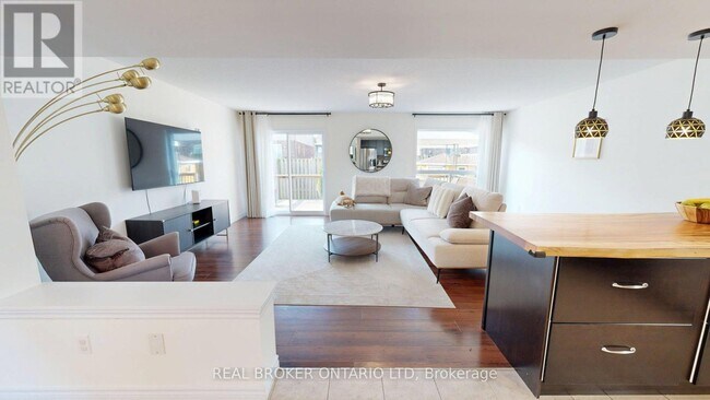 Photo du bâtiment - 868 Reeves Ave