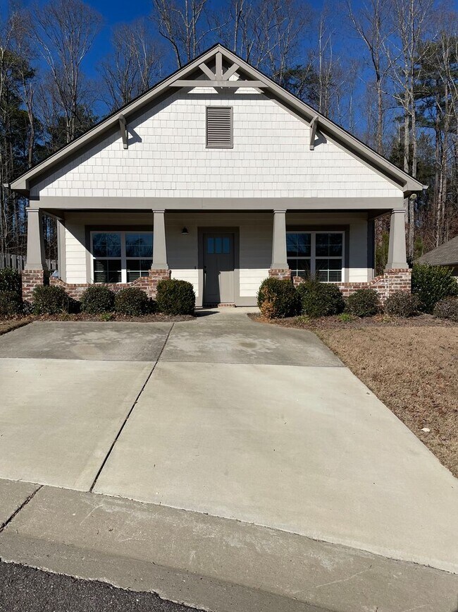 Foto del edificio - Private Fenced Backyard in Beautiful Community!