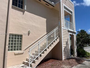 Building Photo - 372 NE 26th Pl