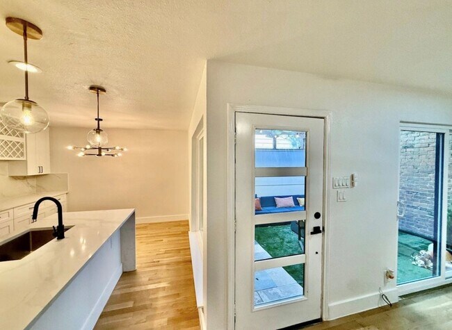 Foto del edificio - 3929 Buena Vista St