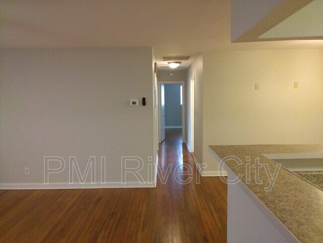 Foto del edificio - 2527 Emily Ln