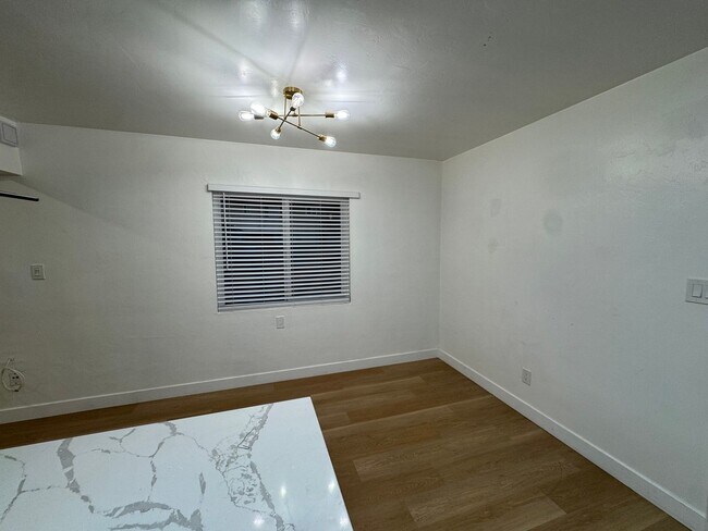 Foto del edificio - 569 Park Way