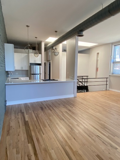 1st fl - 1734 W Cortland St