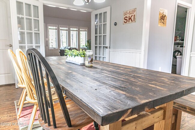 Building Photo - 205 Canterbury Rd