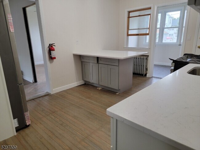 Foto del edificio - 141 Mahar Ave