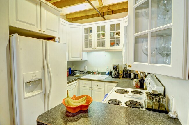 Modern kitchen with dishwasher, filtered water and ice from fridge, instant hot water for tea and coffee, garbage disposal, built-in microwave and custom oversize cabinets. - 150 Liverpool Street
