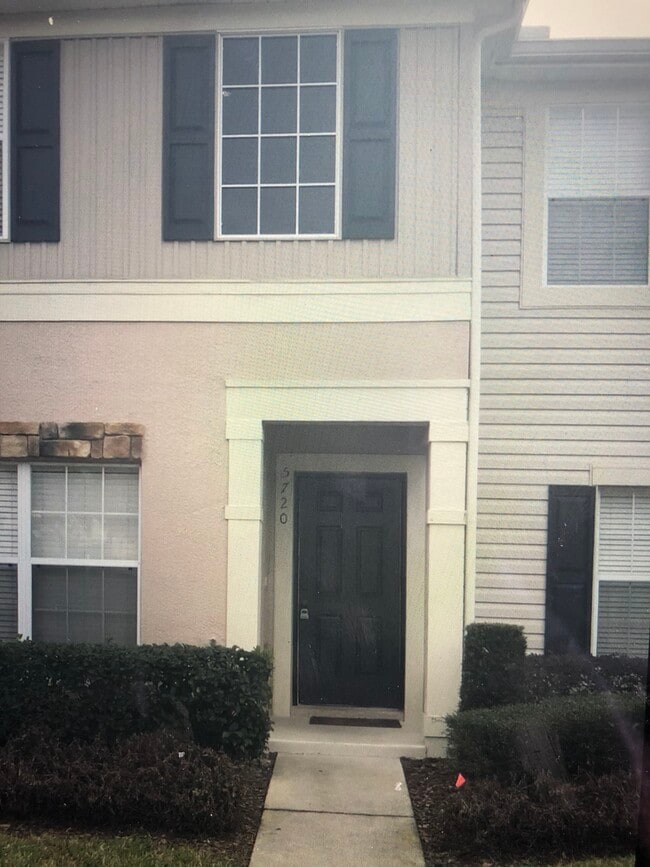 Building Photo - 5720 Fishhawk Ridge Dr
