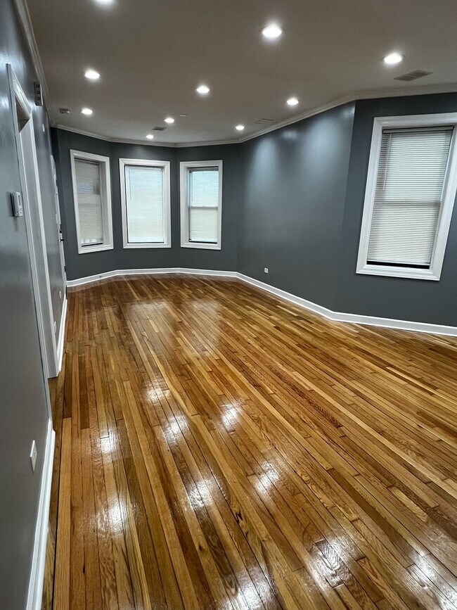 Foto del edificio - 3119 N Ridgeway Ave
