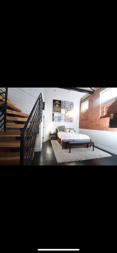 Master Bedroom - 408 W Saint Clair Ave