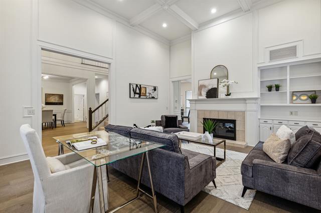 Foto del edificio - 3921 Woodlawn Ln