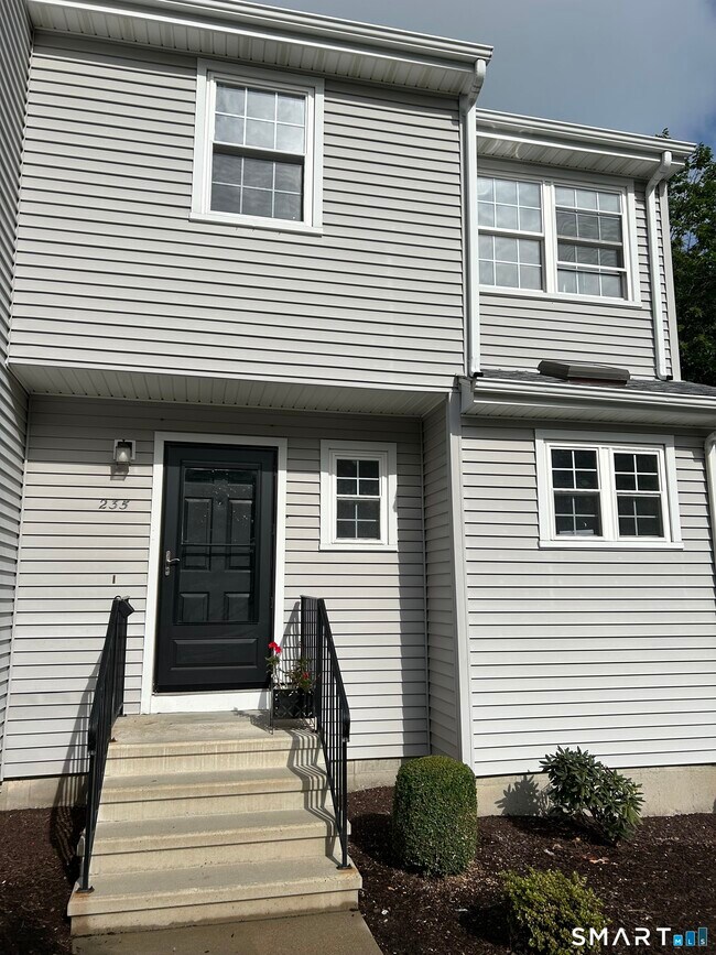 Foto del edificio - 235 Red Oak Ln