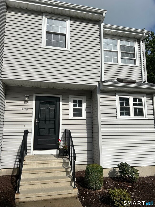 Building Photo - 235 Red Oak Ln