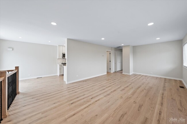Building Photo - 226 N Waterford Dr