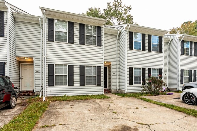 Don't miss the chance to call this Virginia Beach townhouse your home! - Don't miss the chance to call this Virginia Beach townhouse your home!