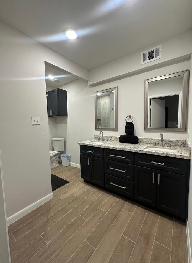 Foto del edificio - 2822 Briarhurst Dr