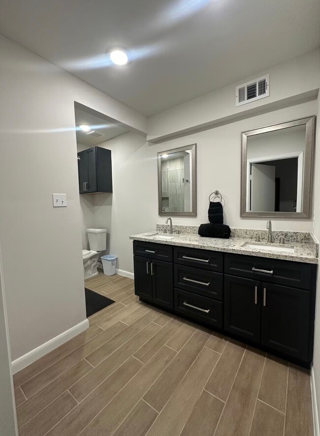 Building Photo - 2822 Briarhurst Dr