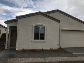 Building Photo - 1680 Mariposa Dr