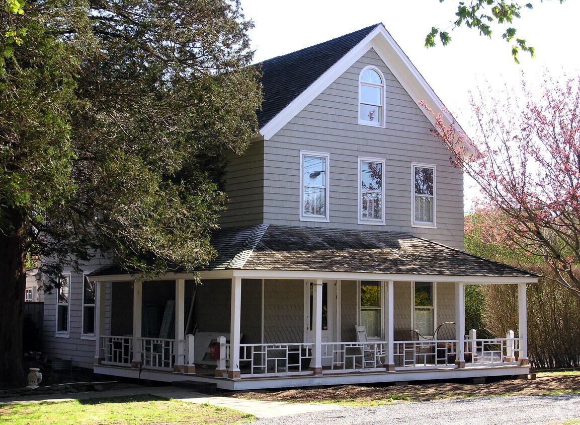 Primary Photo - 300 Hill St