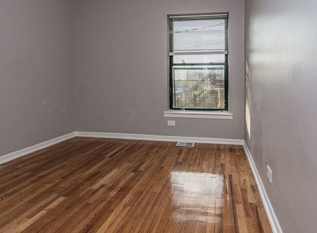 Foto del edificio - 6137 S Indiana Ave