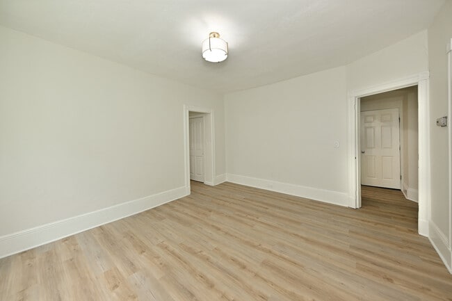Building Photo - 32 Brainard Pl