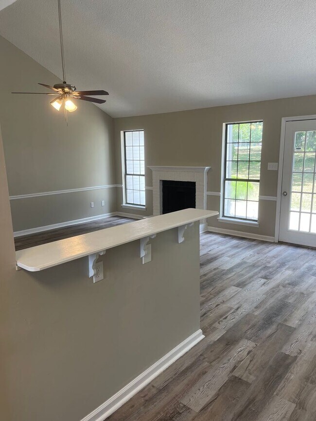 Building Photo - Charming 3-Bed, 2-Bath Home with Modern Fe...