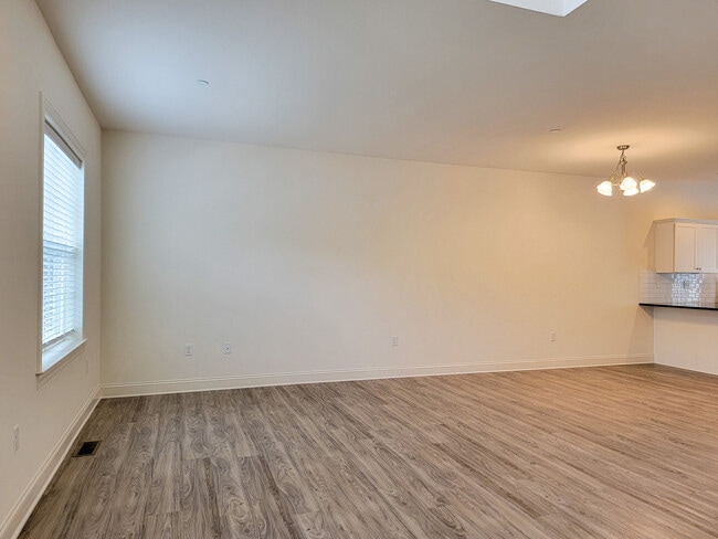 Foto del edificio - 642 Brentwood Dr