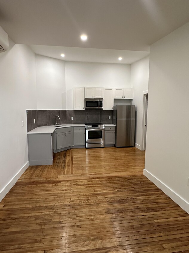 4 Elliot St Unit 7, Brattleboro, VT 05301 Apartment for Rent in